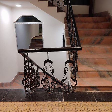 Staymaker Hotel Mohan Palace Baharampur Экстерьер фото