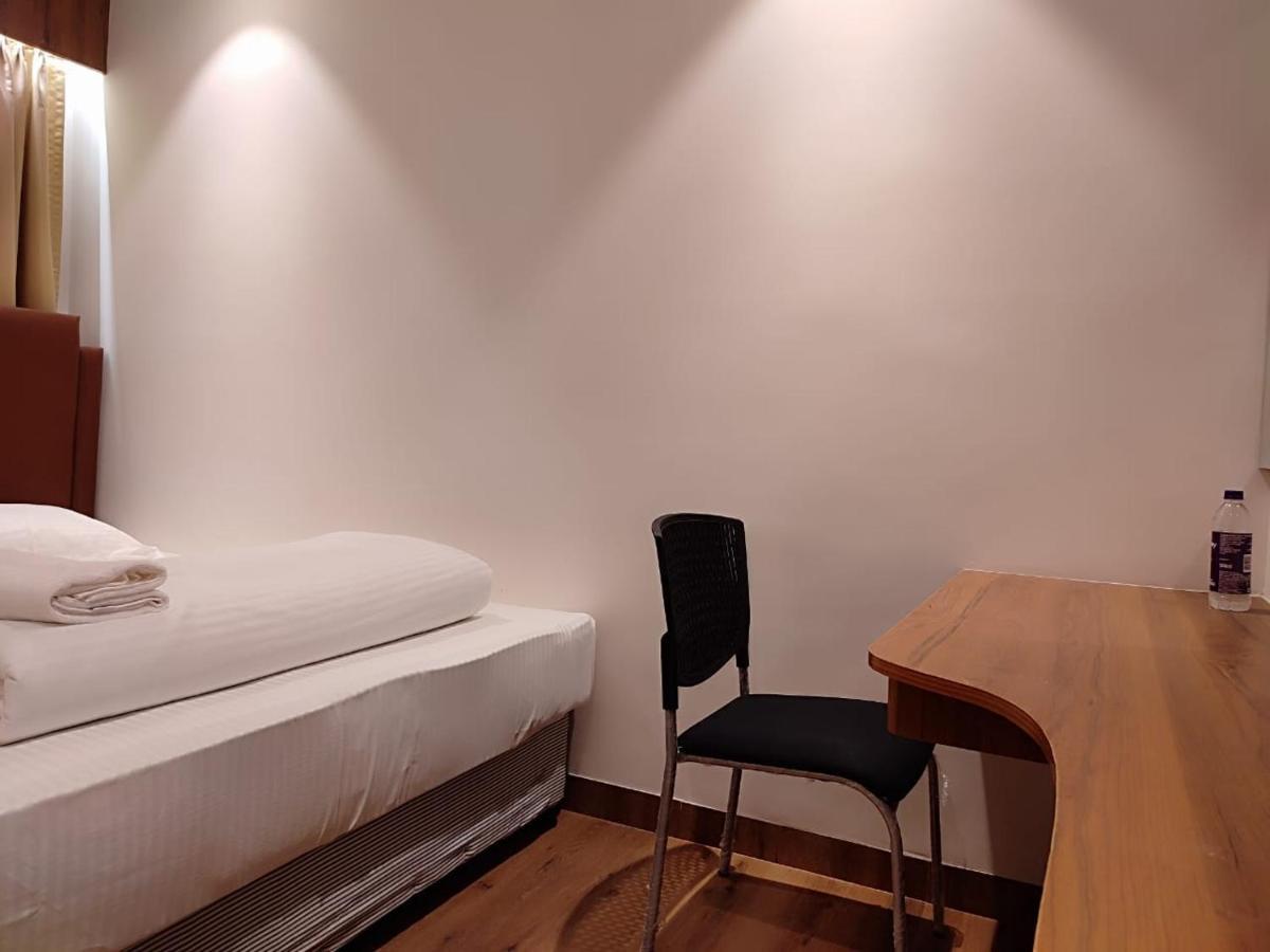 Staymaker Hotel Mohan Palace Baharampur Экстерьер фото