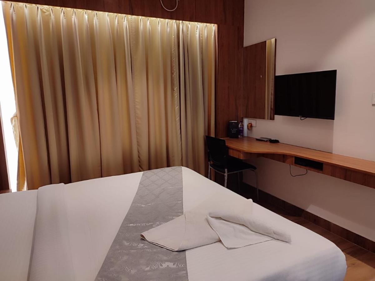 Staymaker Hotel Mohan Palace Baharampur Экстерьер фото